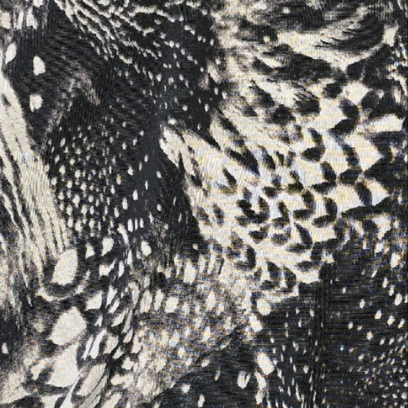 Suzy Shier Black and White Tank Top - Picture 5 of 5